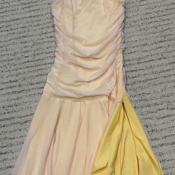 ✨ Light Pink Ballet Dresses with Yellow Lining – Set of Three ✨ - Picture 2 of 8